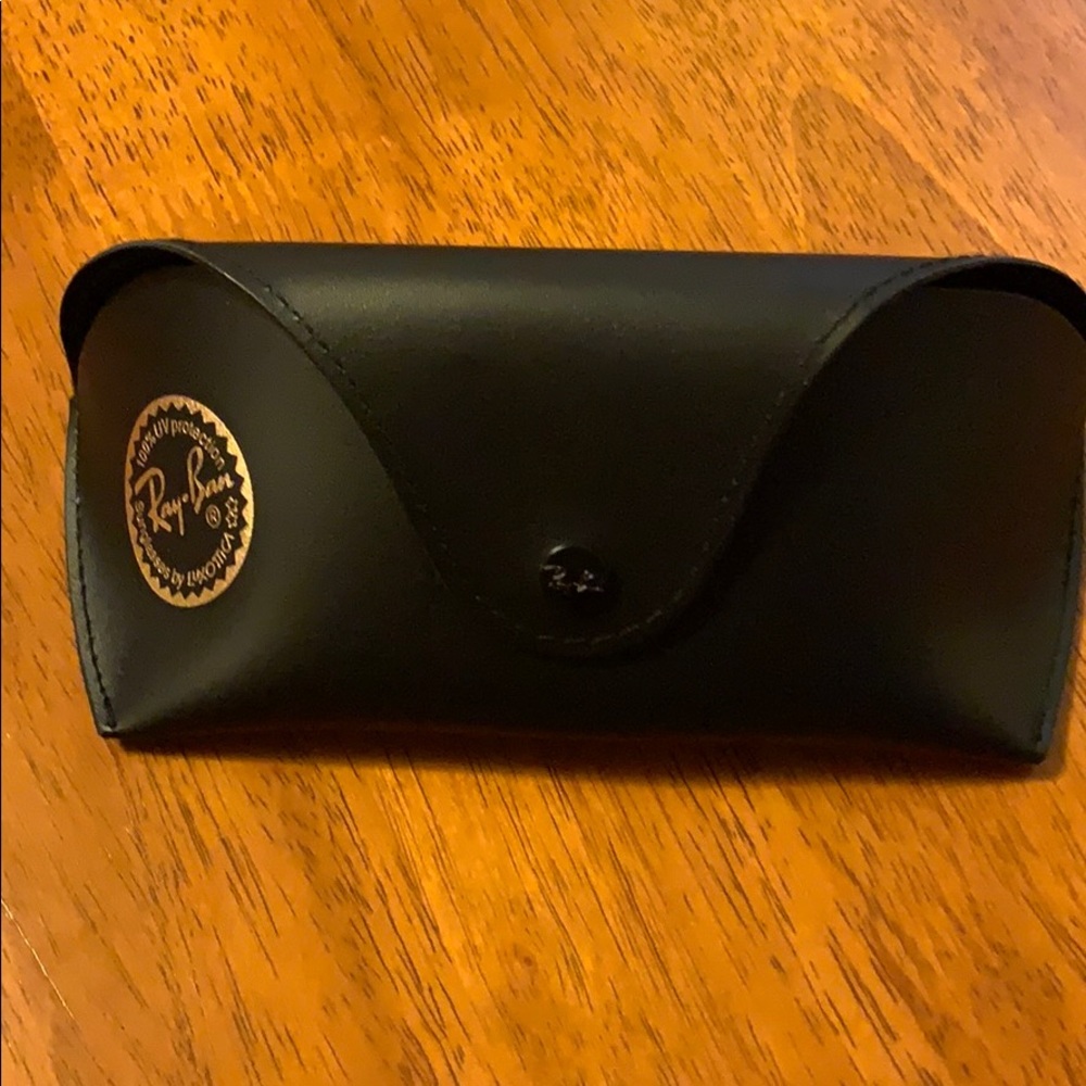 Brand new Ray-Ban glasses case with glasses wipe!